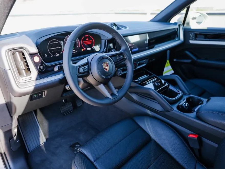 2025 Porsche Cayenne E-Hybrid photo 1
