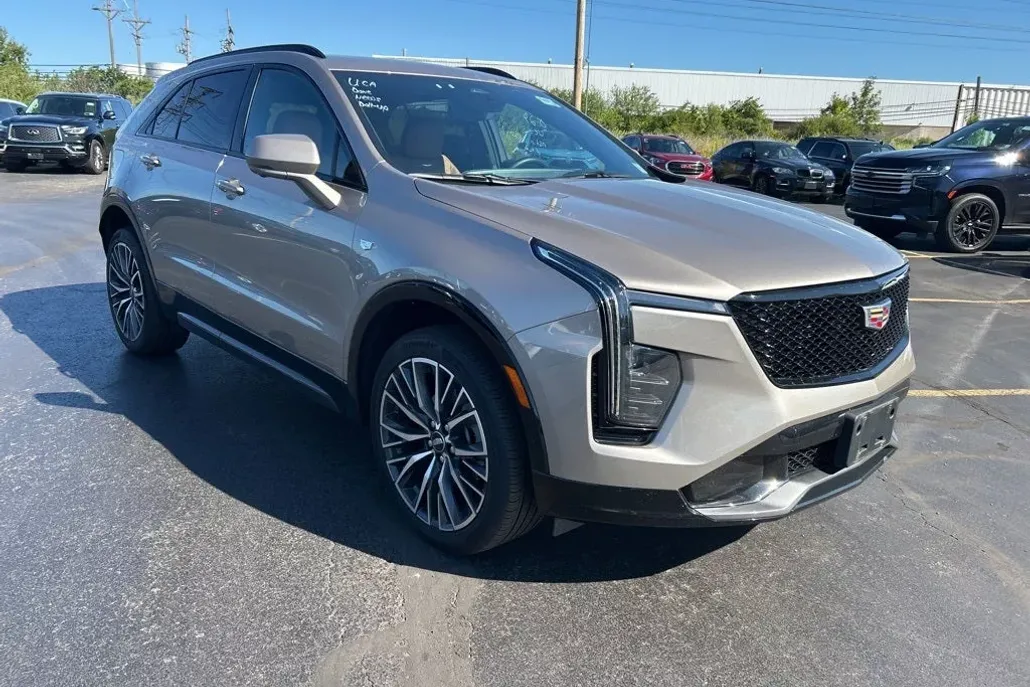 2025 Cadillac XT4 Sport photo 1