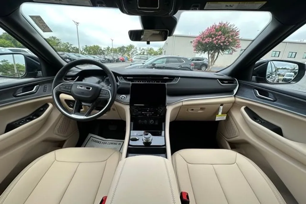 2025 Jeep Grand Cherokee Limited photo 1