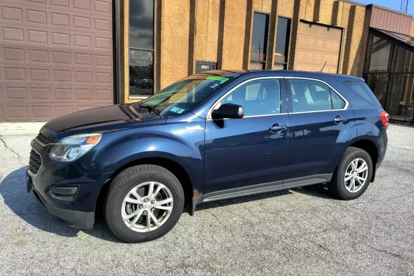 2017 Chevrolet Equinox LS photo 1
