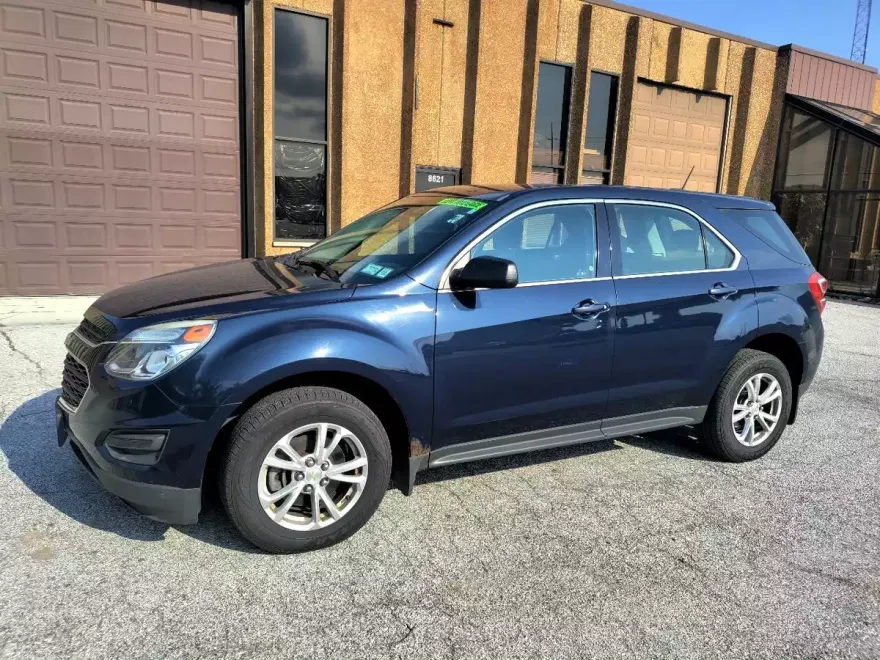 2017 Chevrolet Equinox LS photo 1