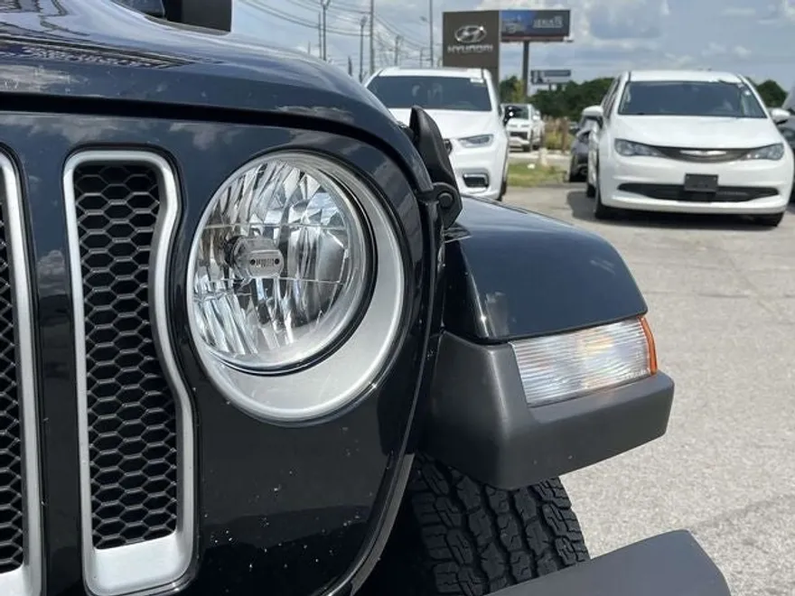 2022 Jeep Wrangler Unlimited Sahara photo 9