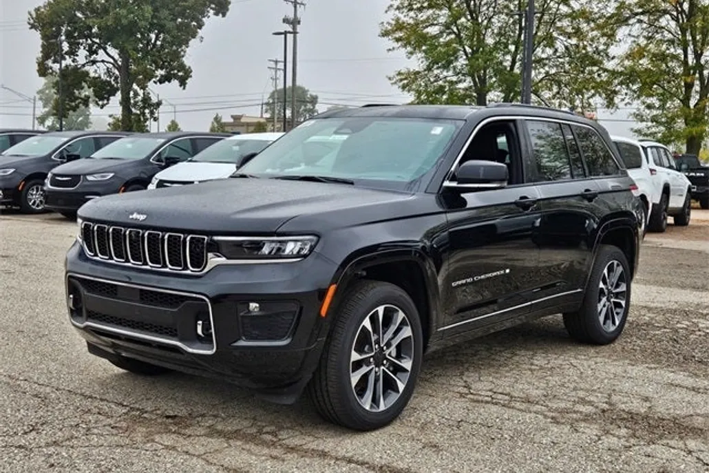 2025 Jeep Grand Cherokee Overland photo 1
