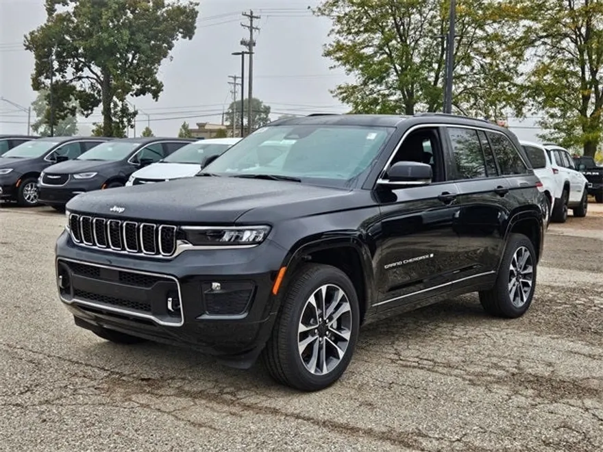 2025 Jeep Grand Cherokee Overland photo 1
