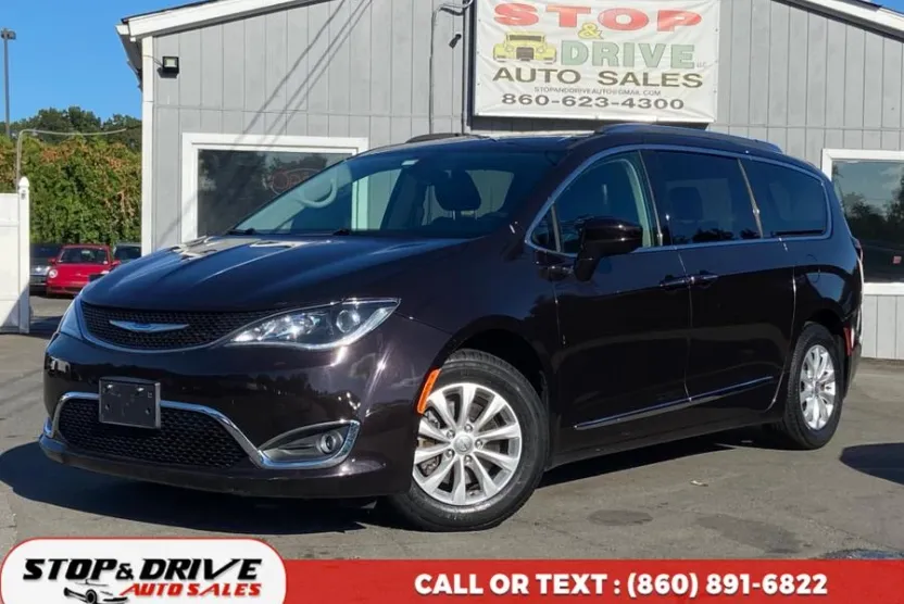 2018 Chrysler Pacifica Touring L photo 1