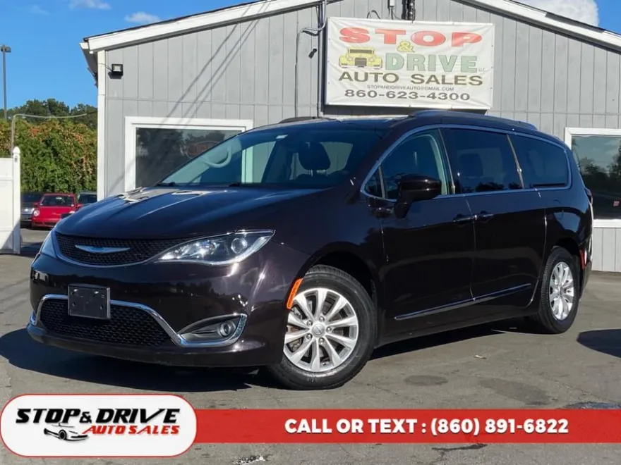2018 Chrysler Pacifica Touring L photo 1