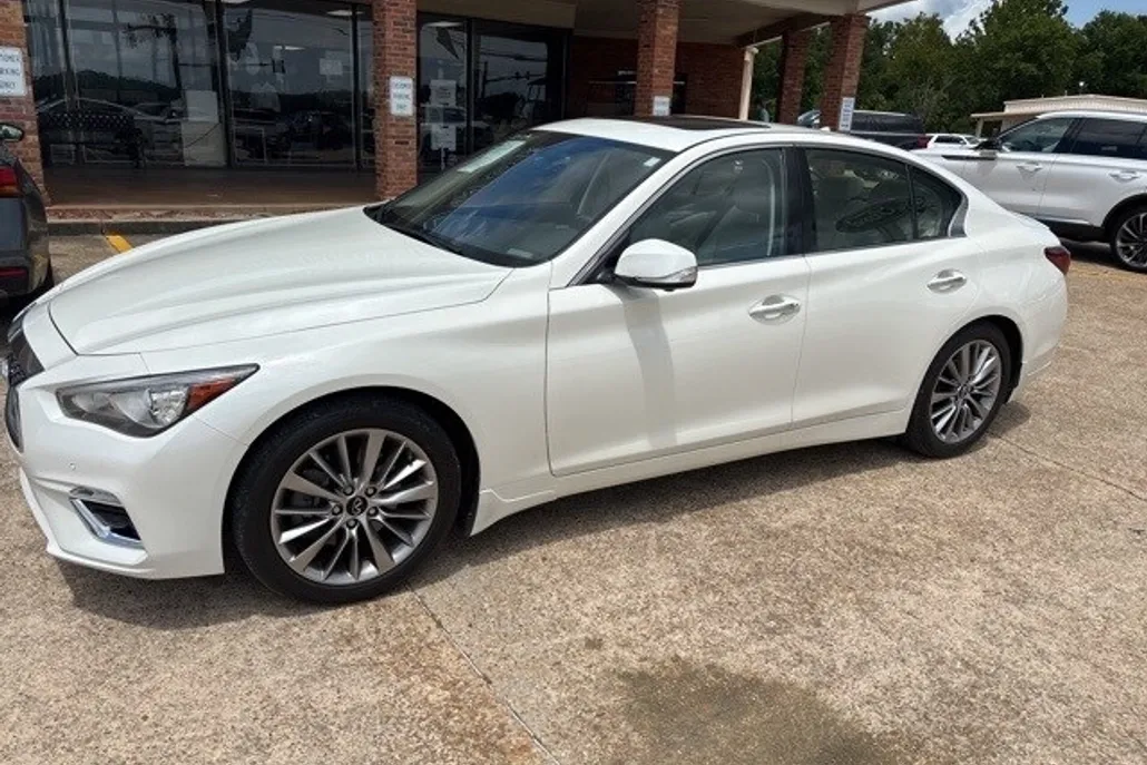 2022 Infiniti Q50 LUXE photo 1