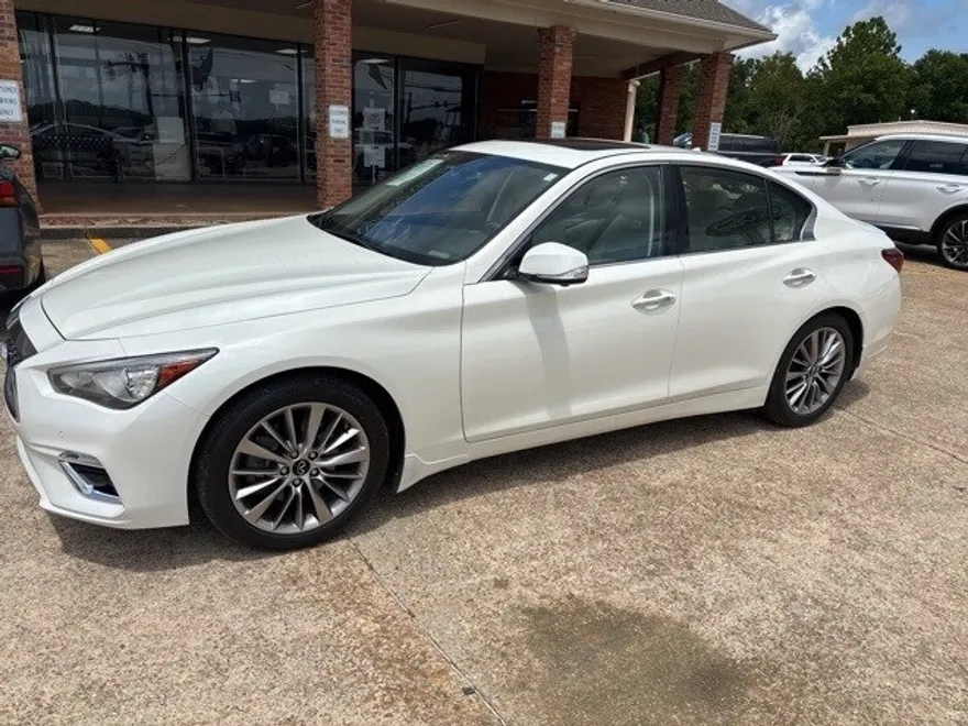 2022 Infiniti Q50 LUXE photo 1