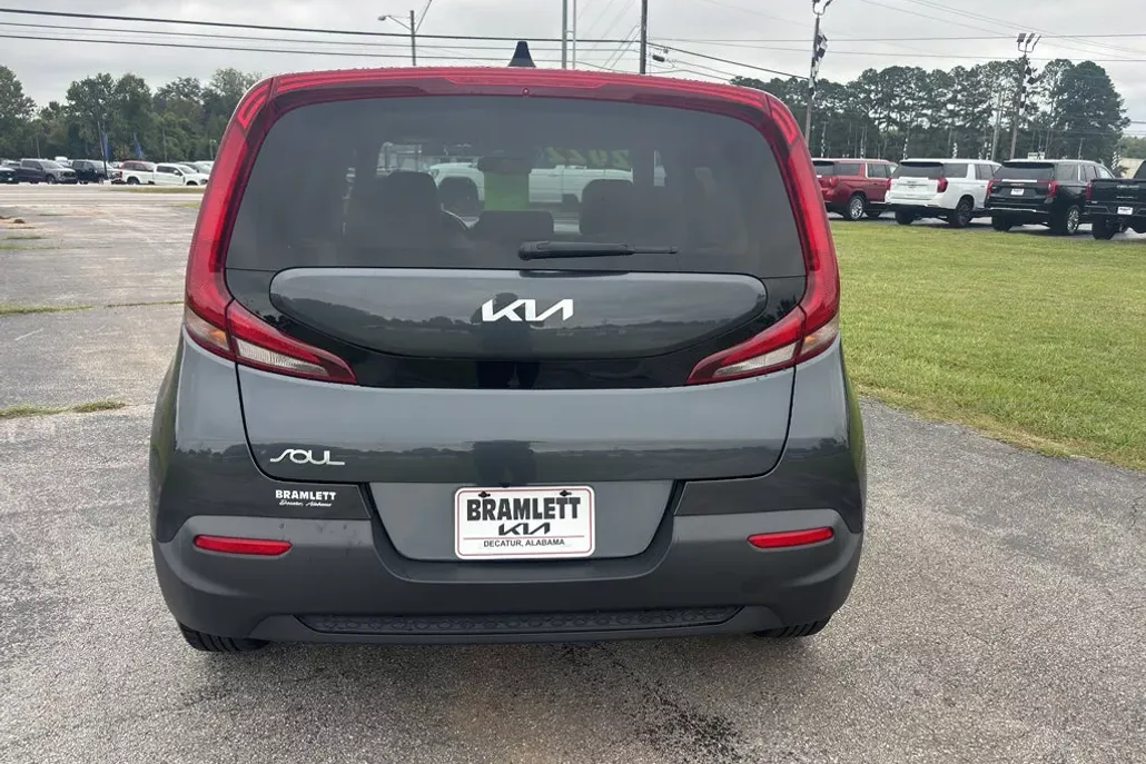 2022 Kia Soul LX photo 1
