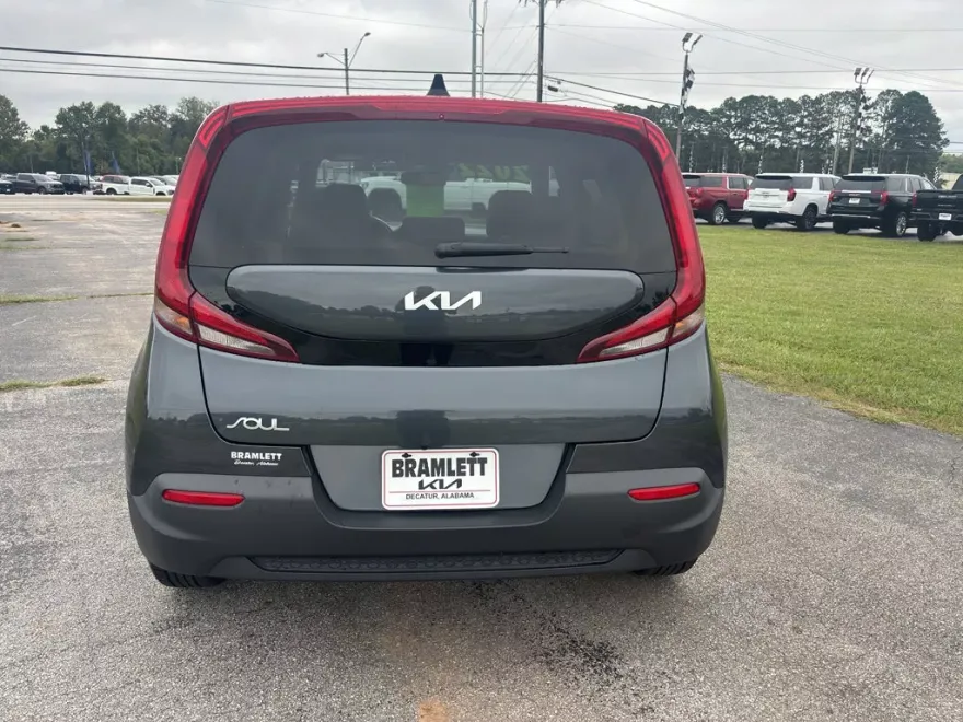 2022 Kia Soul LX photo 1