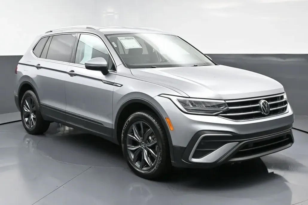 2024 Volkswagen Tiguan SE Wolfsburg Edition photo 1