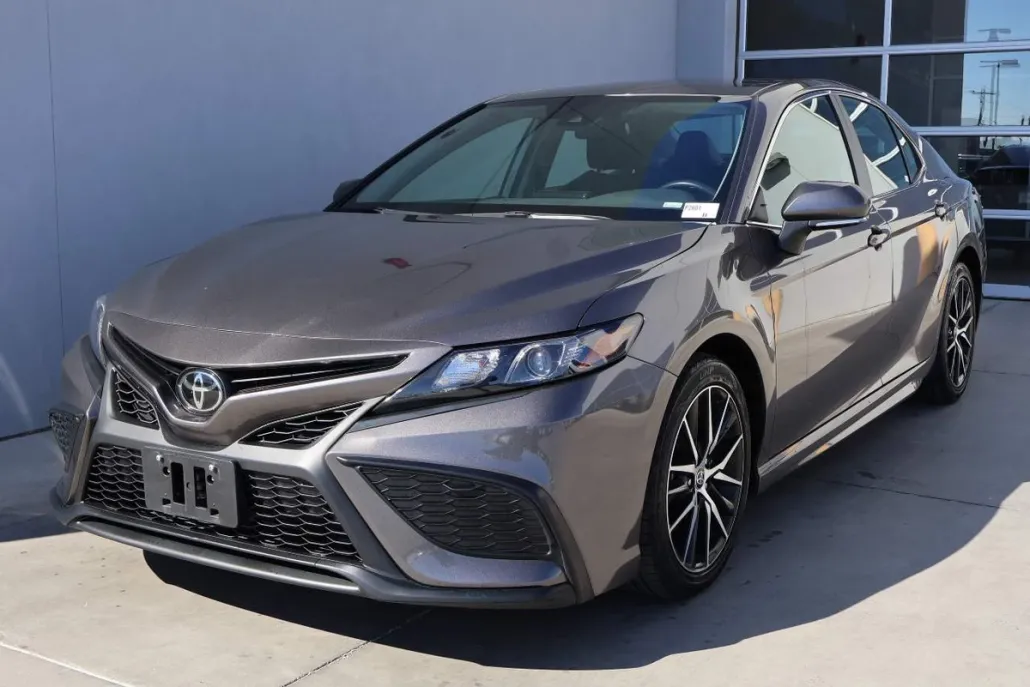 2023 Toyota Camry SE photo 1