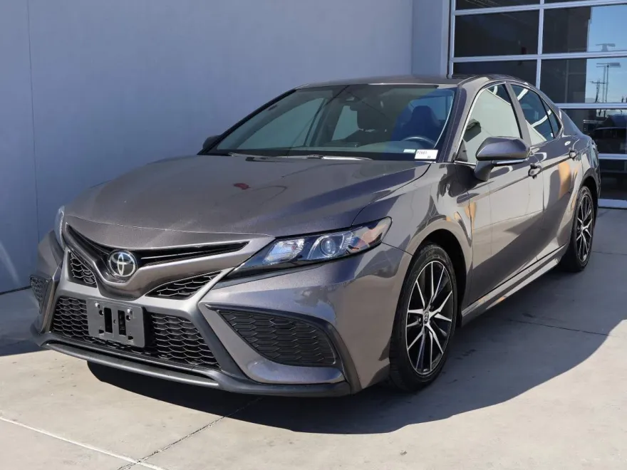 2023 Toyota Camry SE photo 1