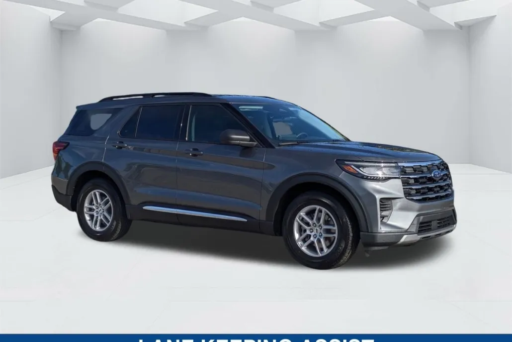 2025 Ford Explorer photo 1