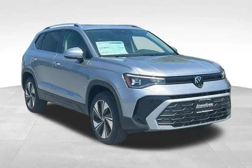 2025 Volkswagen Taos SE photo 1