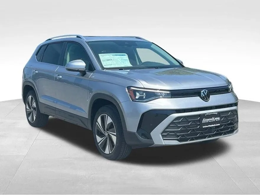2025 Volkswagen Taos SE photo 1