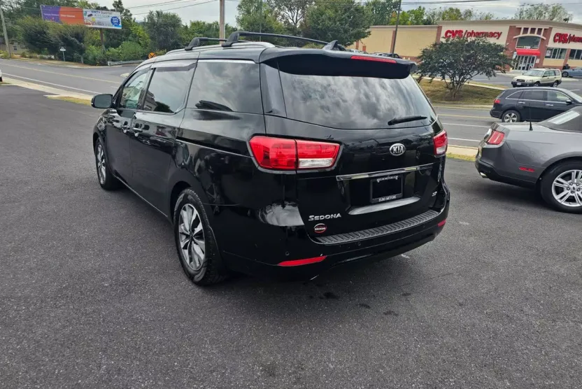 2015 Kia Sedona SX photo 1