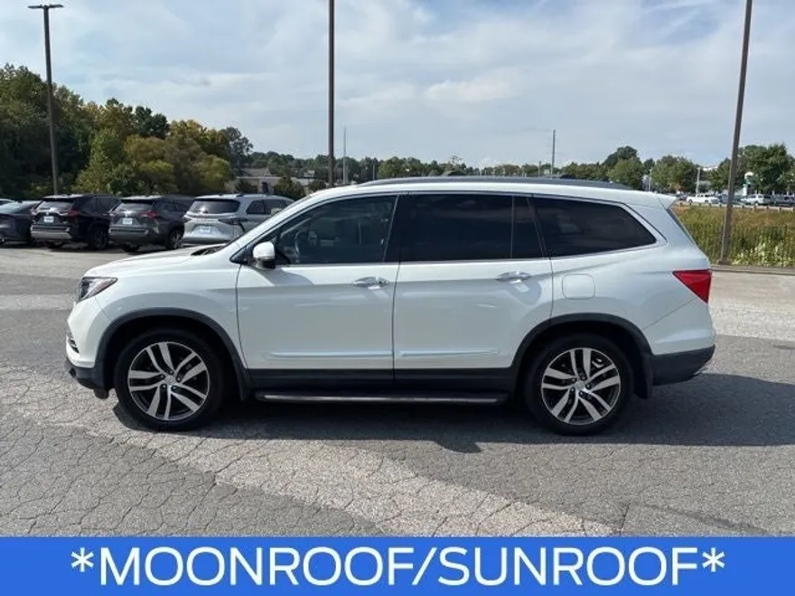 2017 Honda Pilot Touring photo 1