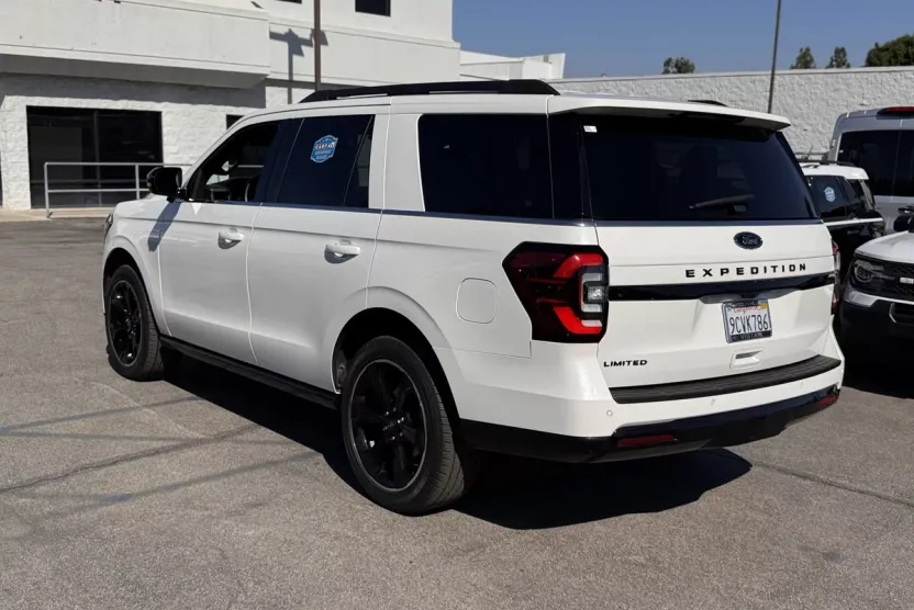 2022 Ford Expedition Limited photo 1