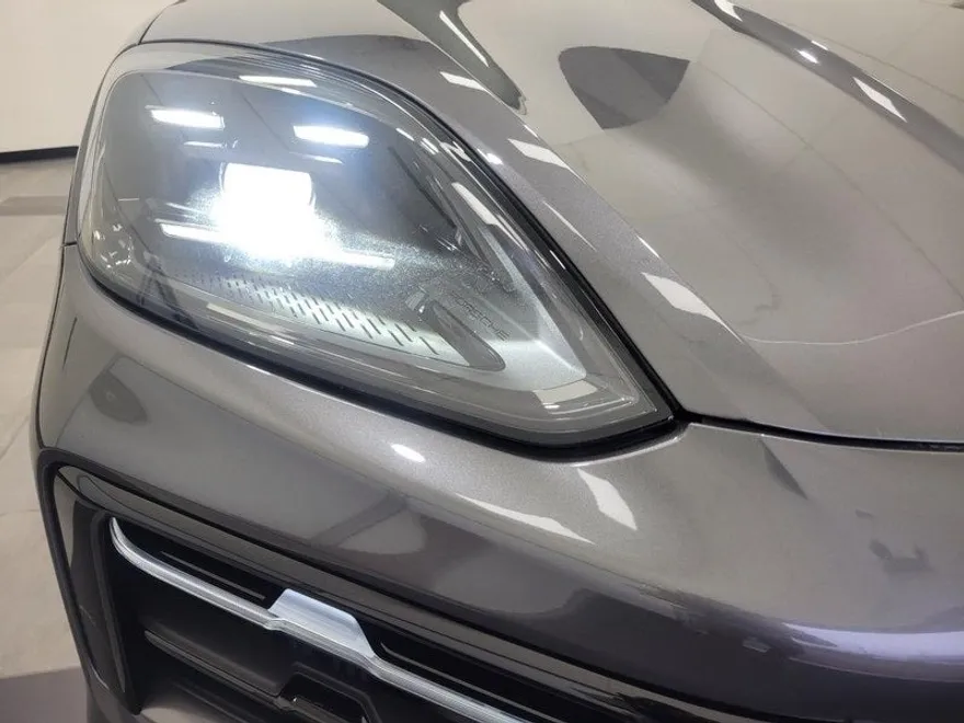 2024 Porsche Cayenne Base photo 13