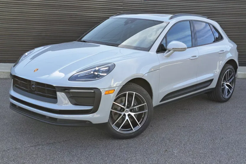 2026 Porsche Macan T photo 1