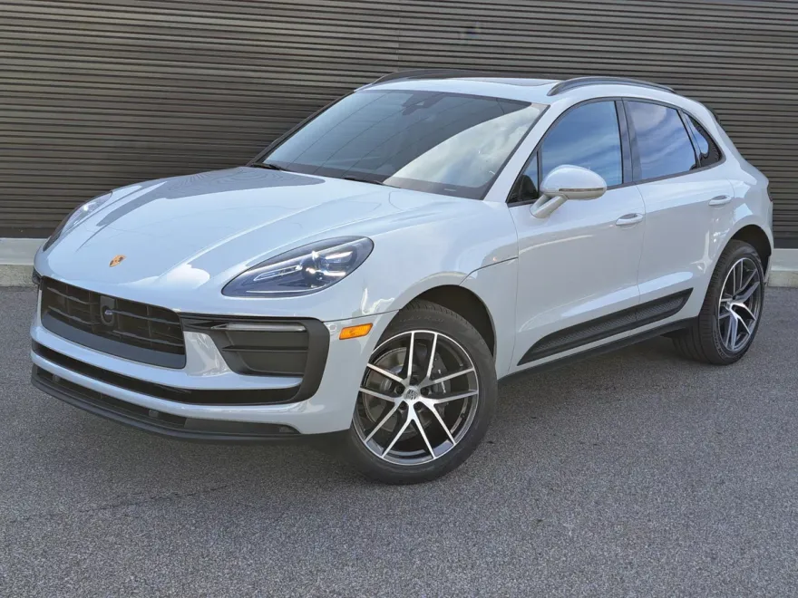2026 Porsche Macan T photo 1