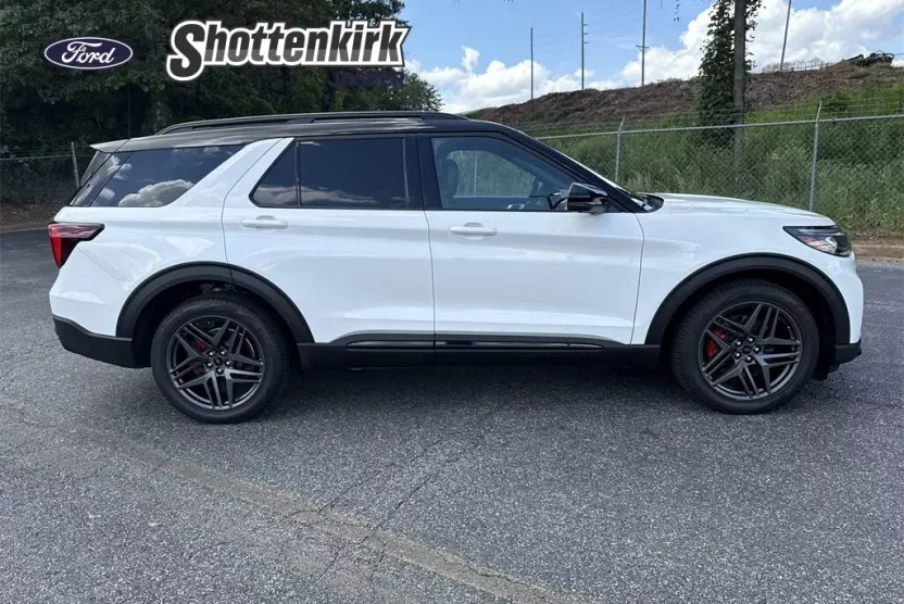 2025 Ford Explorer ST photo 1