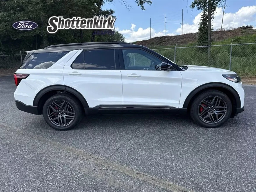 2025 Ford Explorer ST photo 1