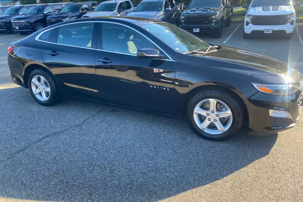 2024 Chevrolet Malibu 1LT photo 1