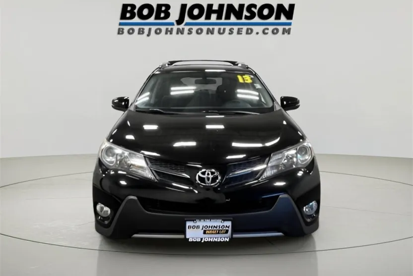 2013 Toyota RAV4 XLE photo 1
