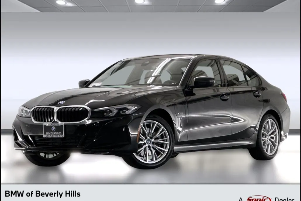 2023 Bmw 330e Sedan photo 1