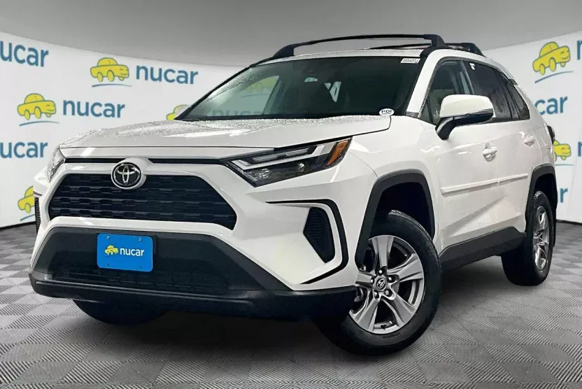 2025 Toyota RAV4 XLE photo 1