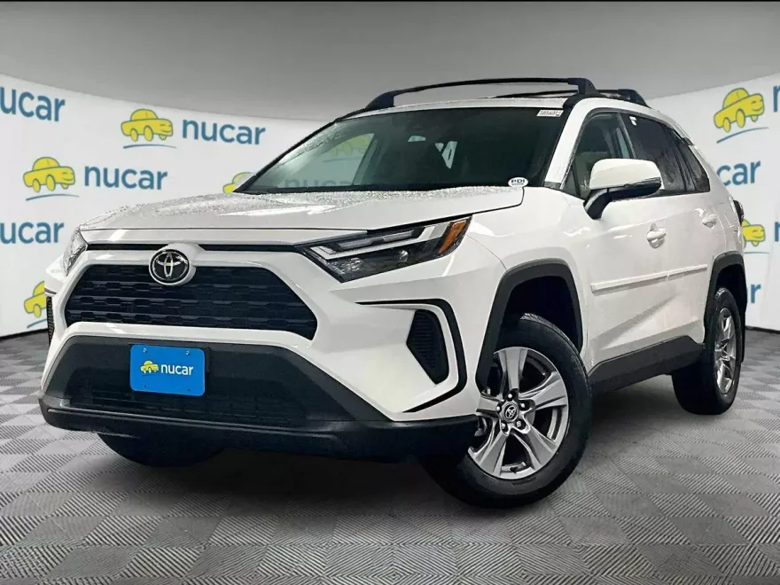 2025 Toyota RAV4 XLE photo 1