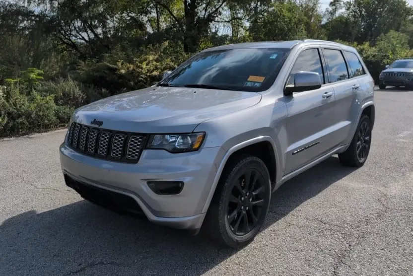 2021 Jeep Grand Cherokee Laredo photo 1