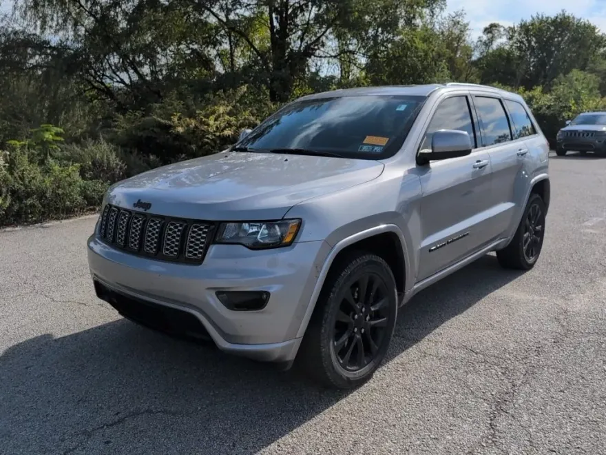 2021 Jeep Grand Cherokee Laredo photo 1