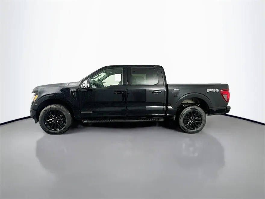 2025 Ford F-150 XLT photo 3