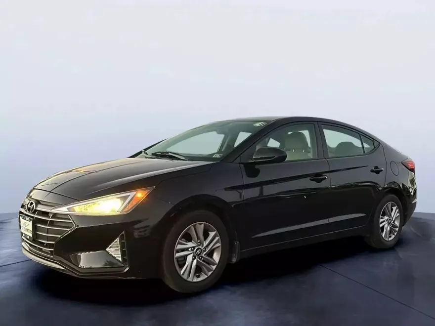 2020 Hyundai Elantra SEL photo 1