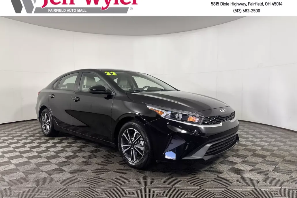 2022 Kia Forte LXS photo 1