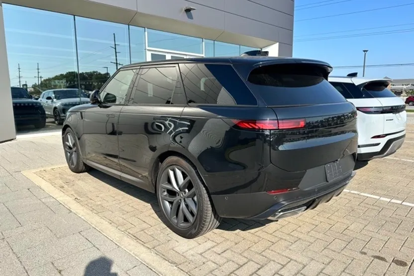 2025 Land Rover Range Rover Sport SE photo 1