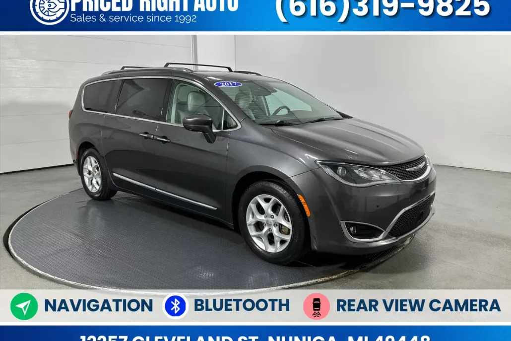2017 Chrysler Pacifica Touring Plus photo 1
