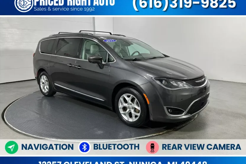 2017 Chrysler Pacifica Touring Plus photo 1