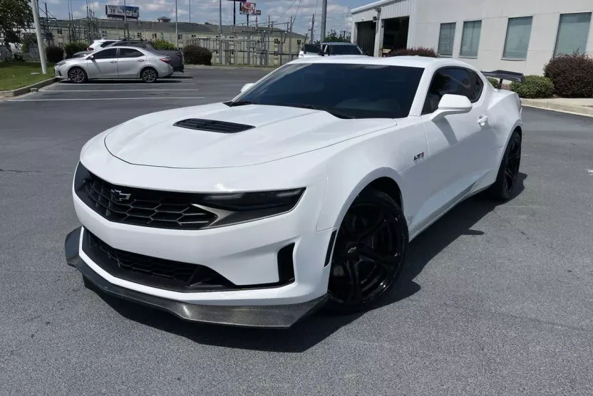 2021 Chevrolet Camaro LT1 photo 1