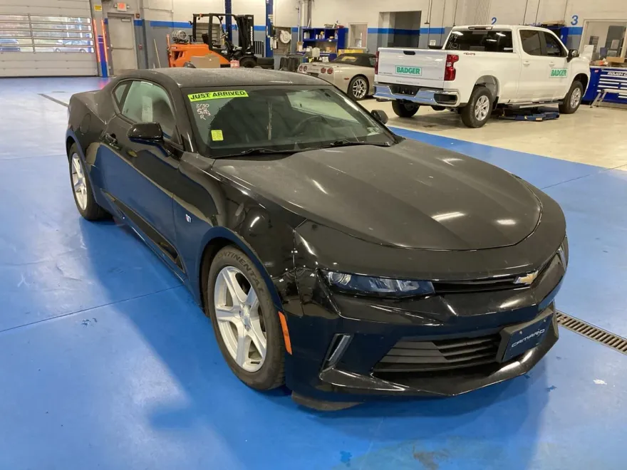 2016 Chevrolet Camaro 1LT photo 1