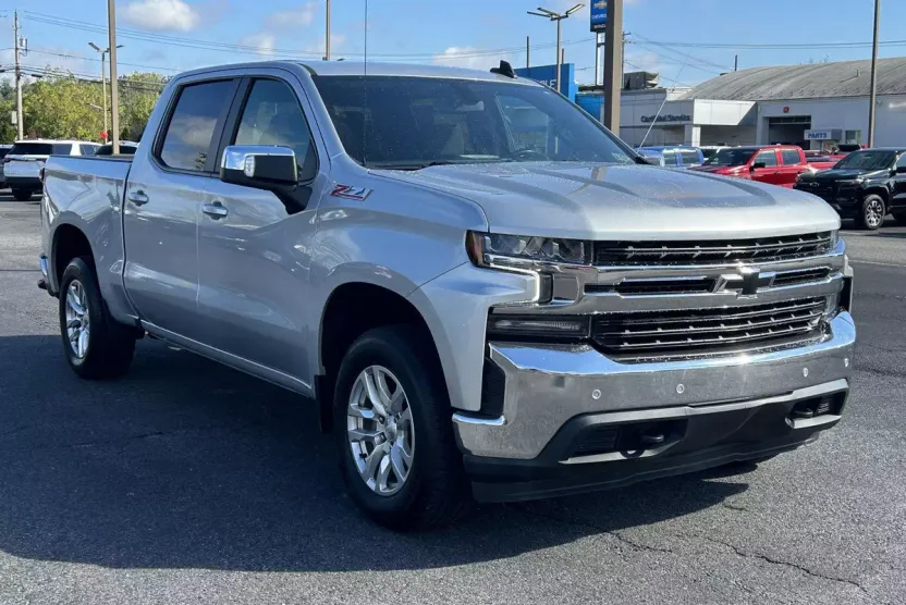 2022 Chevrolet Silverado 1500 LT photo 1