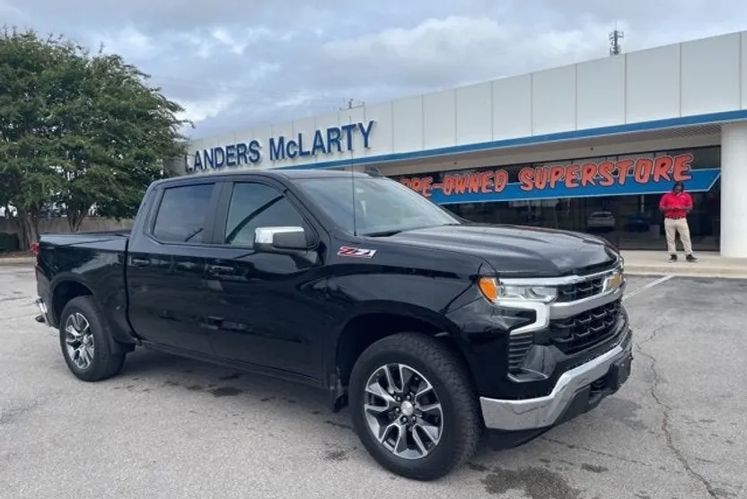 2024 Chevrolet Silverado 1500 LT photo 1