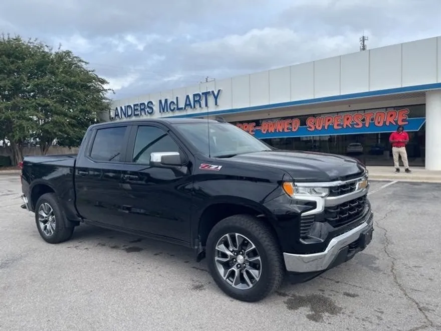 2024 Chevrolet Silverado 1500 LT photo 1
