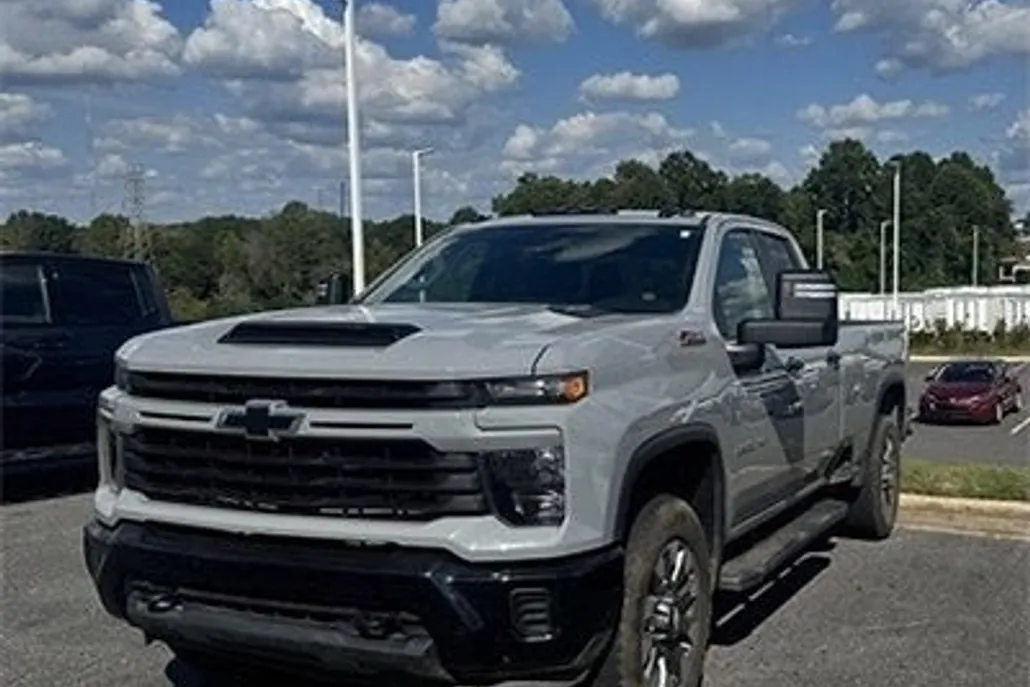 2024 Chevrolet Silverado 2500HD Custom photo 1