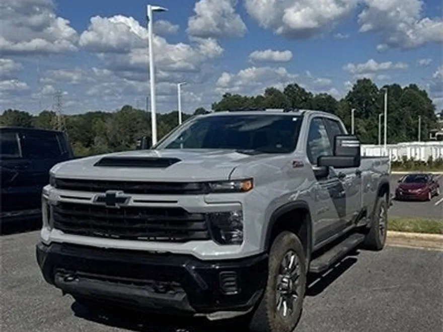 2024 Chevrolet Silverado 2500HD Custom photo 1