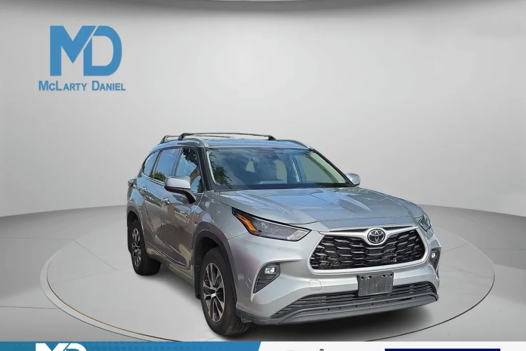 2022 Toyota Highlander XLE photo 1