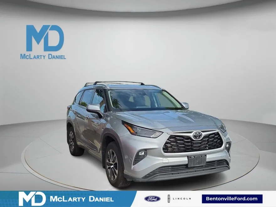 2022 Toyota Highlander XLE photo 1